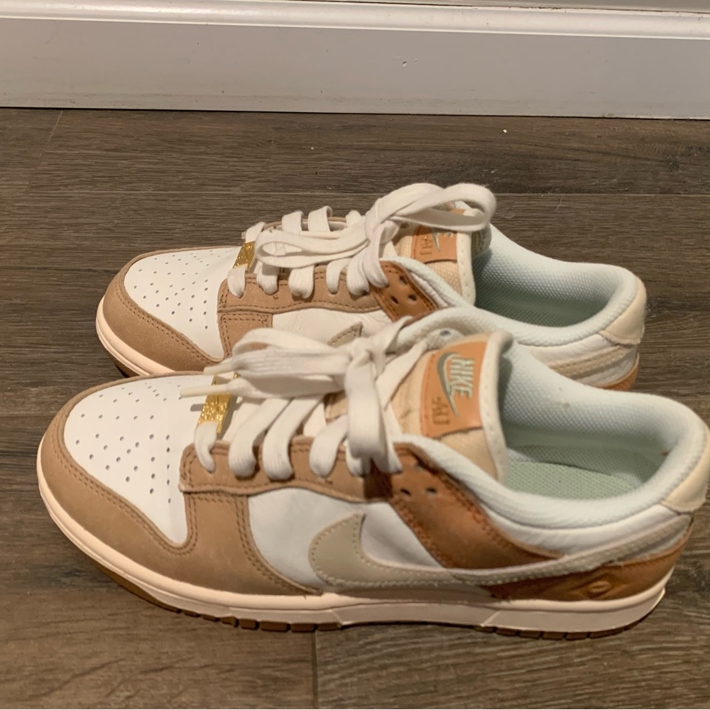 Nike Women’s Dunk Low SE Australia.